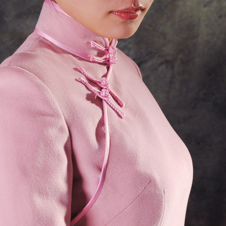 Pink woolen short cheongsam with long sleeves