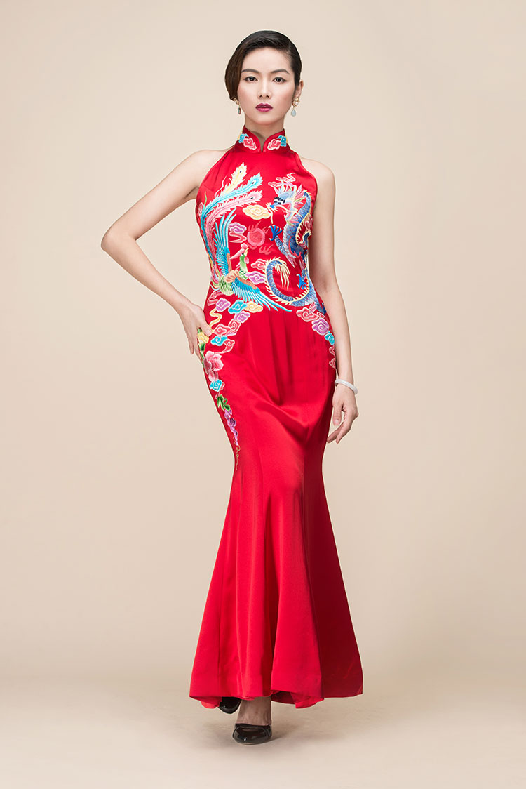 Red chinese wedding dress with dragon and phoenix embroidery
