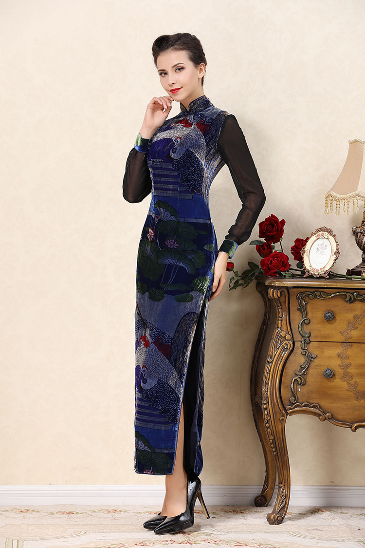 Blue velvet cheongsam dress with crane pattern