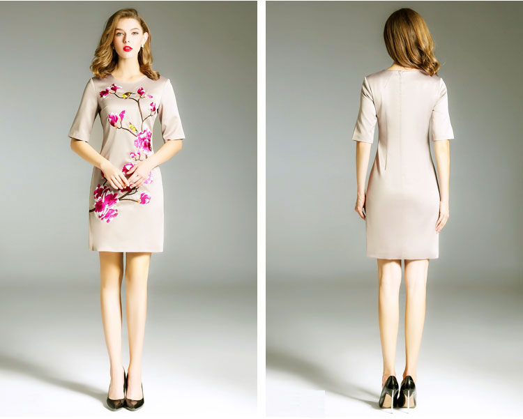 Beige short skirt with plum blossom embroidery