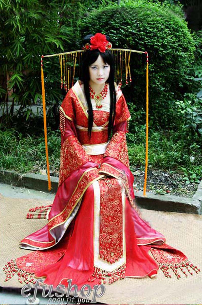 Asian clothing names Traditional Chinese Clothing With a world reputation of exquisite silk producing nation, Chinese clothing enjoys a time-honored culture. China was the first country in the world to cultivate silkworms and develop silk weaving.