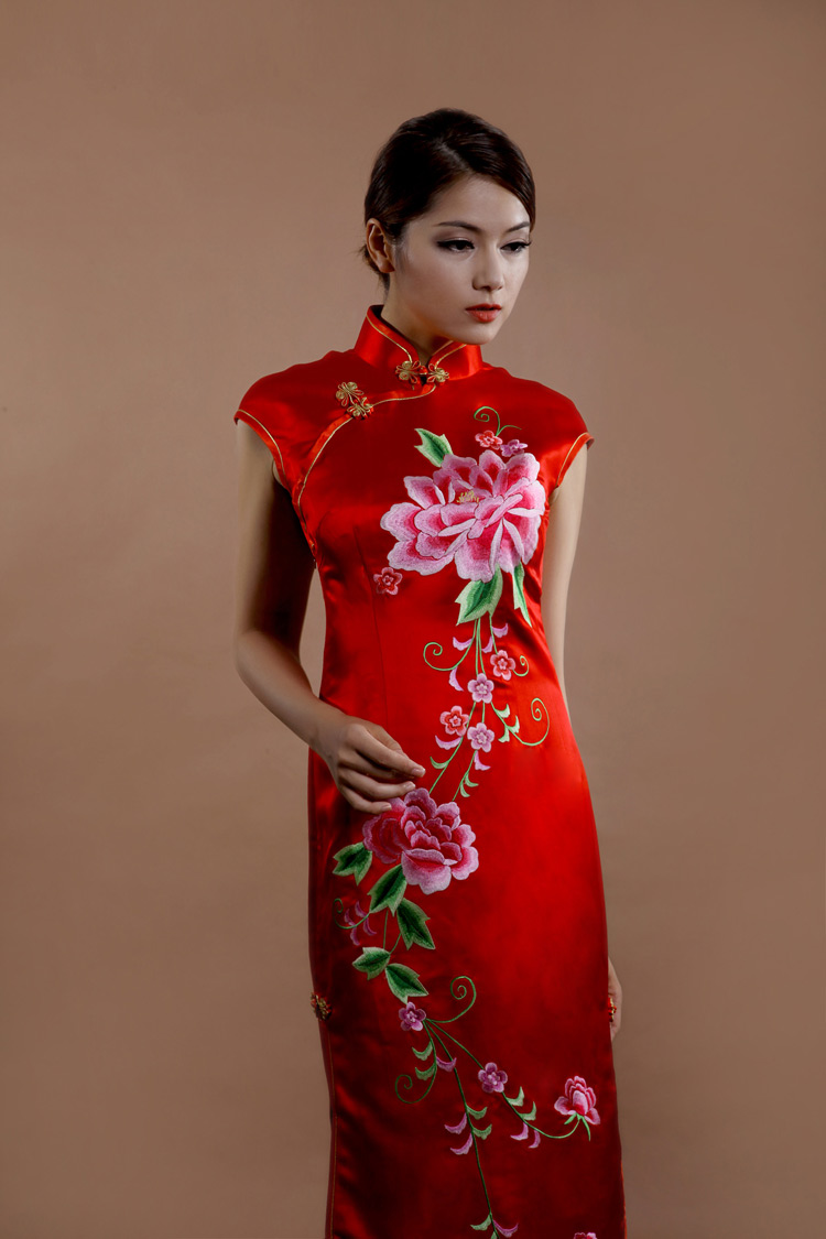 Big peony embroidery wedding cheongsam Big peony embroidery wedding cheongsam