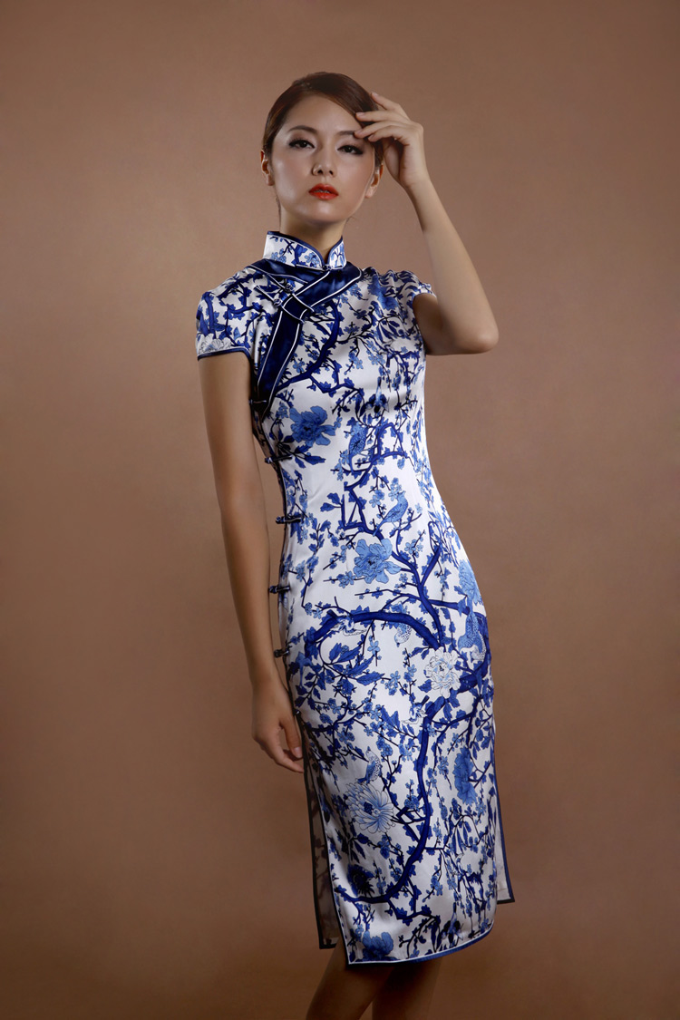 Blue and white porcelain cheongsam Blue and white porcelain cheongsam