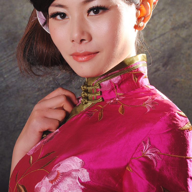 Purplish red tai silk withflower embroidery cheongsam