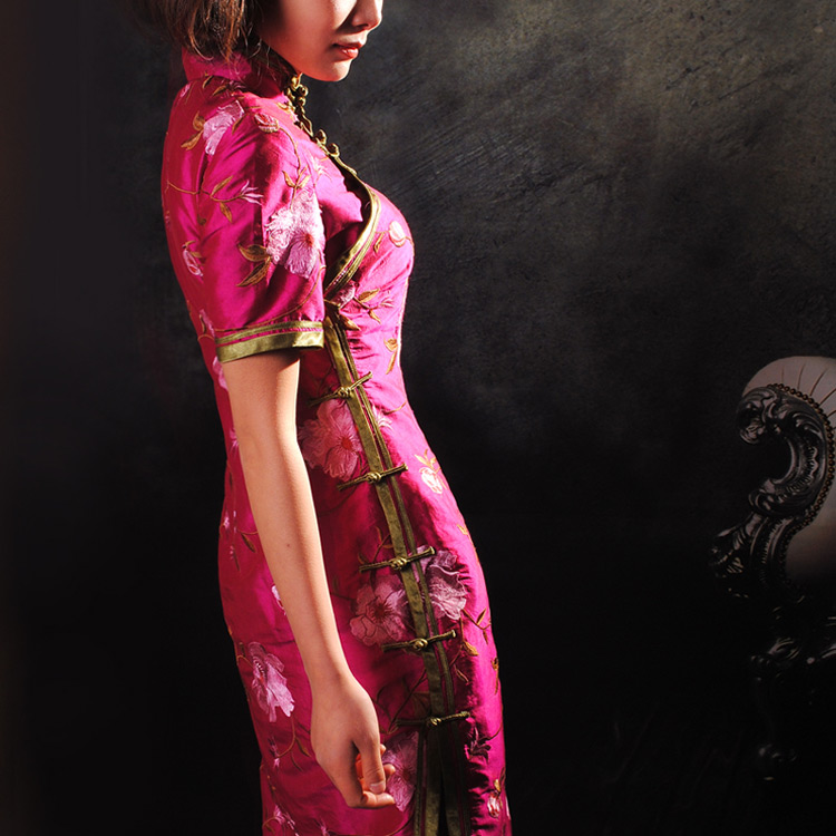 Purplish red tai silk withflower embroidery cheongsam