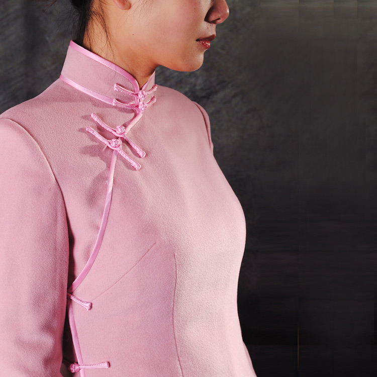 Pink woolen short cheongsam with long sleeves