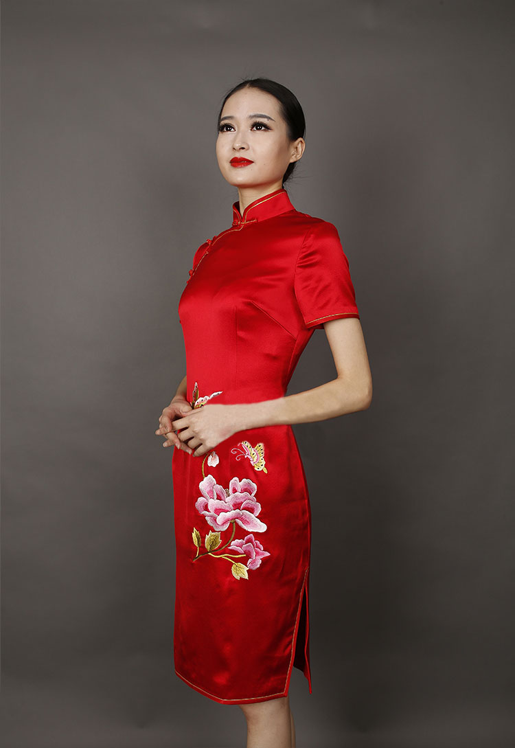 Red silk embroidery short cheongsam