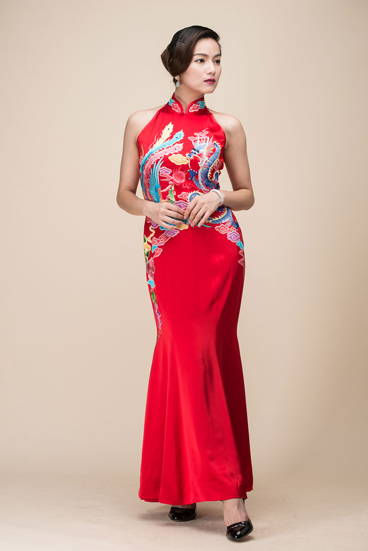 Red chinese wedding dress with dragon and phoenix embroidery