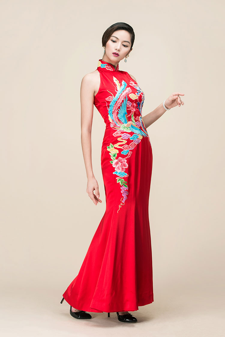 Red chinese wedding dress with dragon and phoenix embroidery