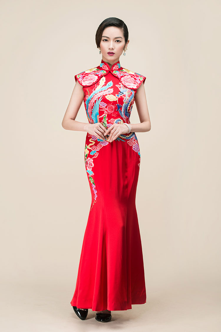 Red chinese wedding dress with dragon and phoenix embroidery