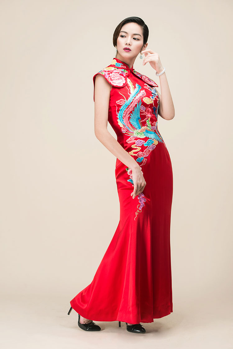 Red chinese wedding dress with dragon and phoenix embroidery