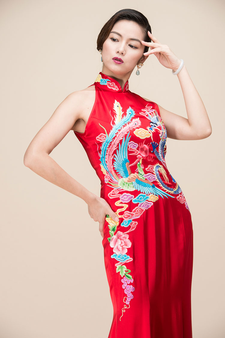 Red chinese wedding dress with dragon and phoenix embroidery