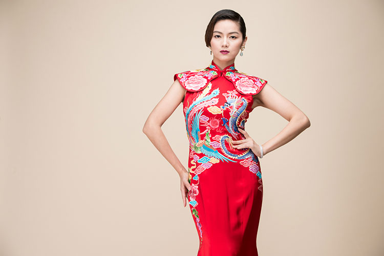 Red chinese wedding dress with dragon and phoenix embroidery