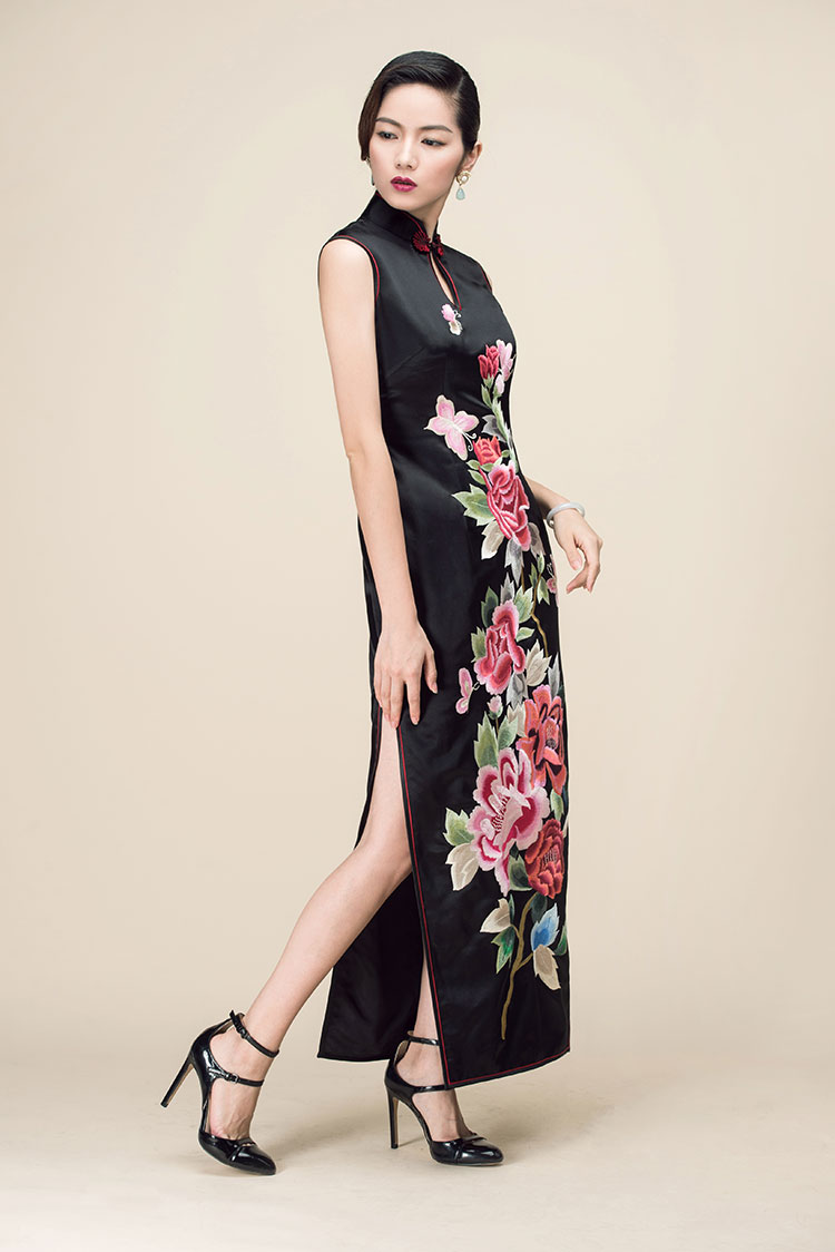 Black embroidery long cheongsam dress