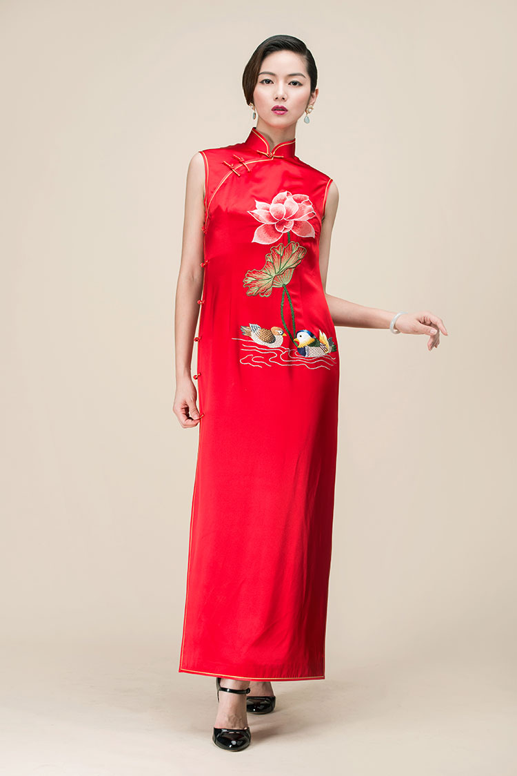 Red lotus embroidery cheongsam long dress Red lotus embroidery cheongsam long dress