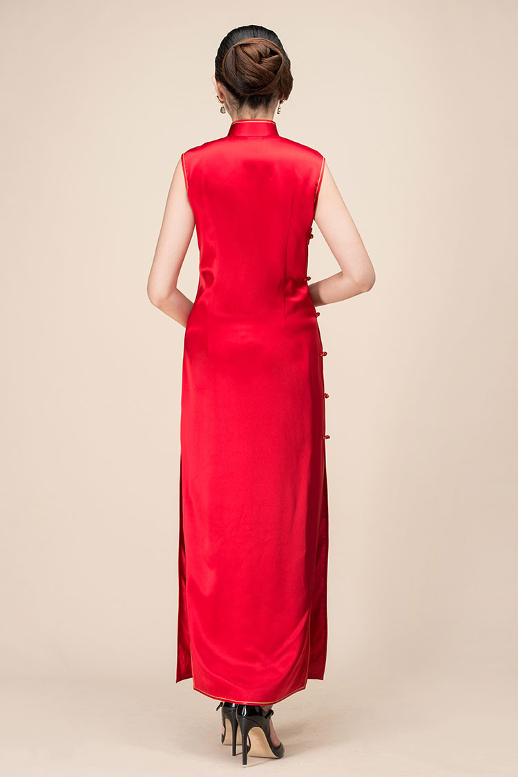 Red lotus embroidery cheongsam long dress Red lotus embroidery cheongsam long dress
