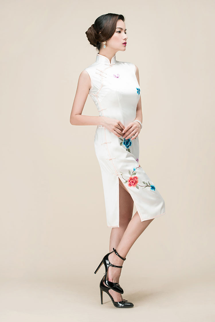 White silk embroidery short cheongsam dress White silk embroidery short cheongsam dress