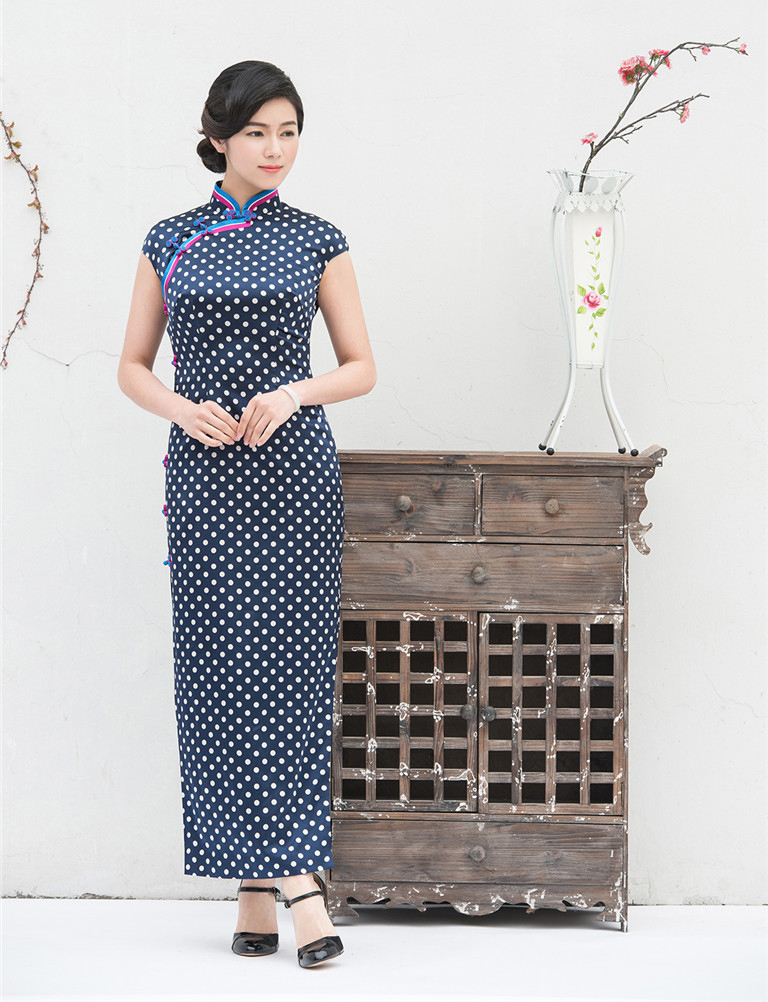 Chinese traditional blue dress 