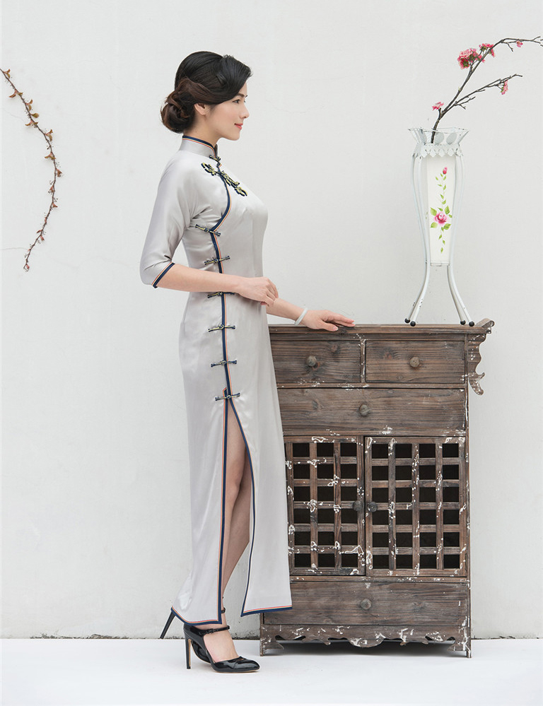 Silvery cheongsam