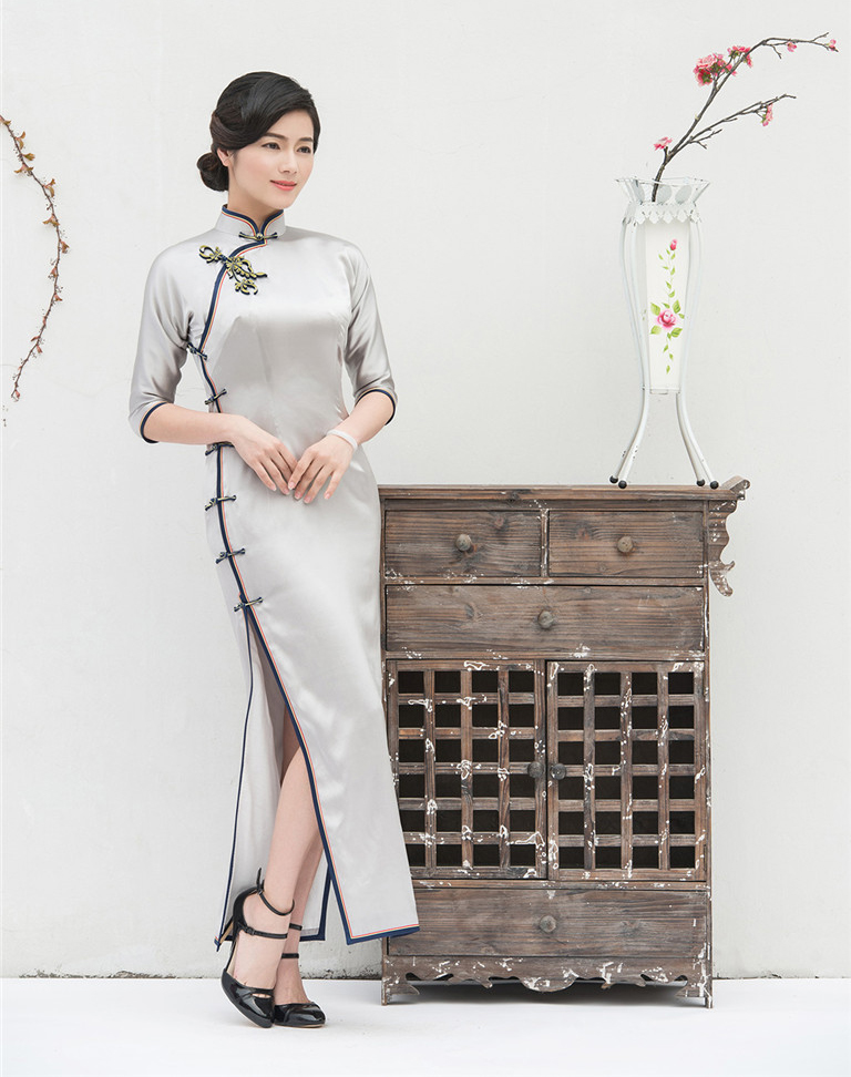 Silvery cheongsam