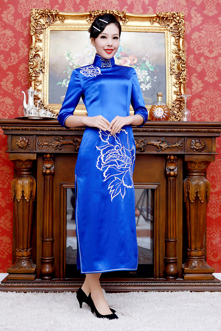 Royal blue silk with embroidery cheongsam dress 