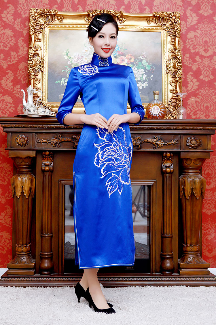 Royal blue silk with embroidery cheongsam dress Royal blue silk with embroidery cheongsam dress