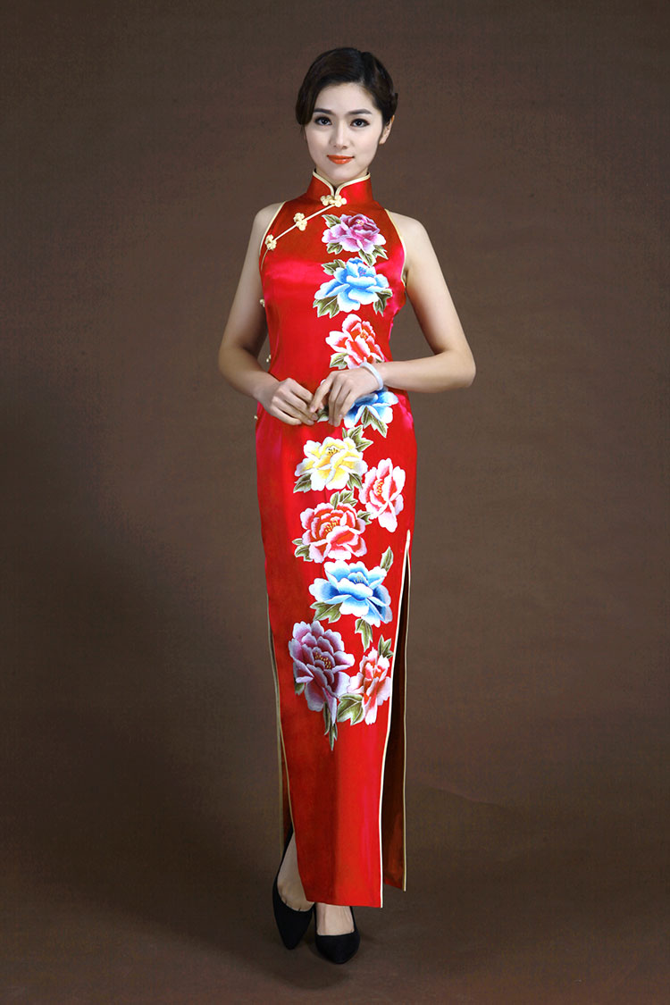Red wedding dress with peonies embroidery Red wedding dress with peonies embroidery