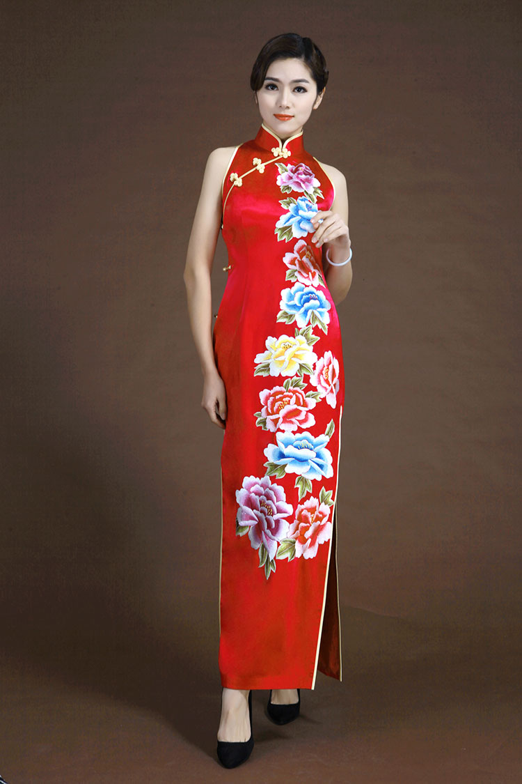 Red wedding dress with peonies embroidery Red wedding dress with peonies embroidery
