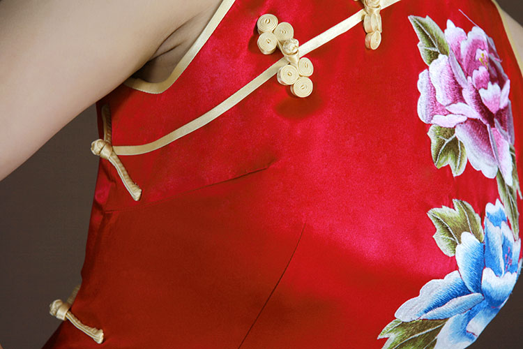 Red wedding dress with peonies embroidery Red wedding dress with peonies embroidery