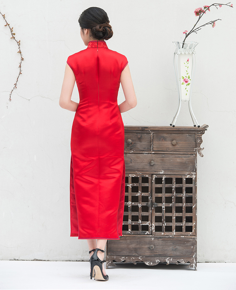 Long Chinese cheongsam