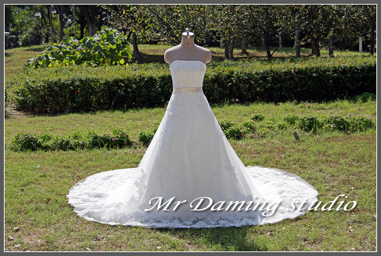 Low-cut wedding dress