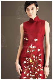 red qipao for mother