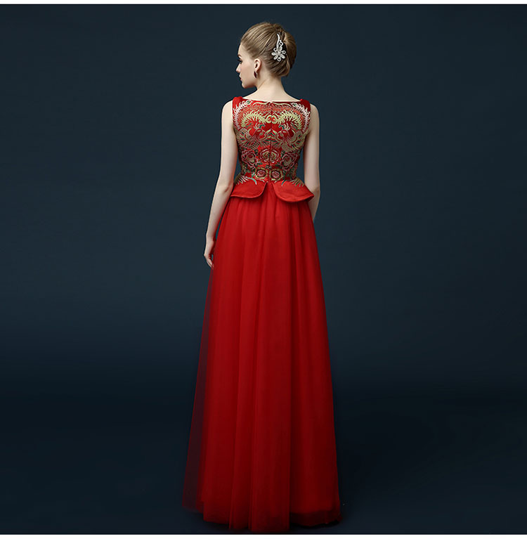 Red chinese wedding dress with phoenix pattern