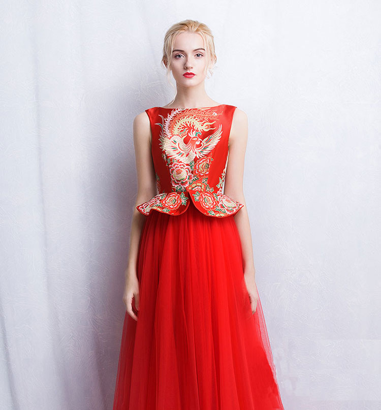 Red chinese wedding dress with phoenix pattern