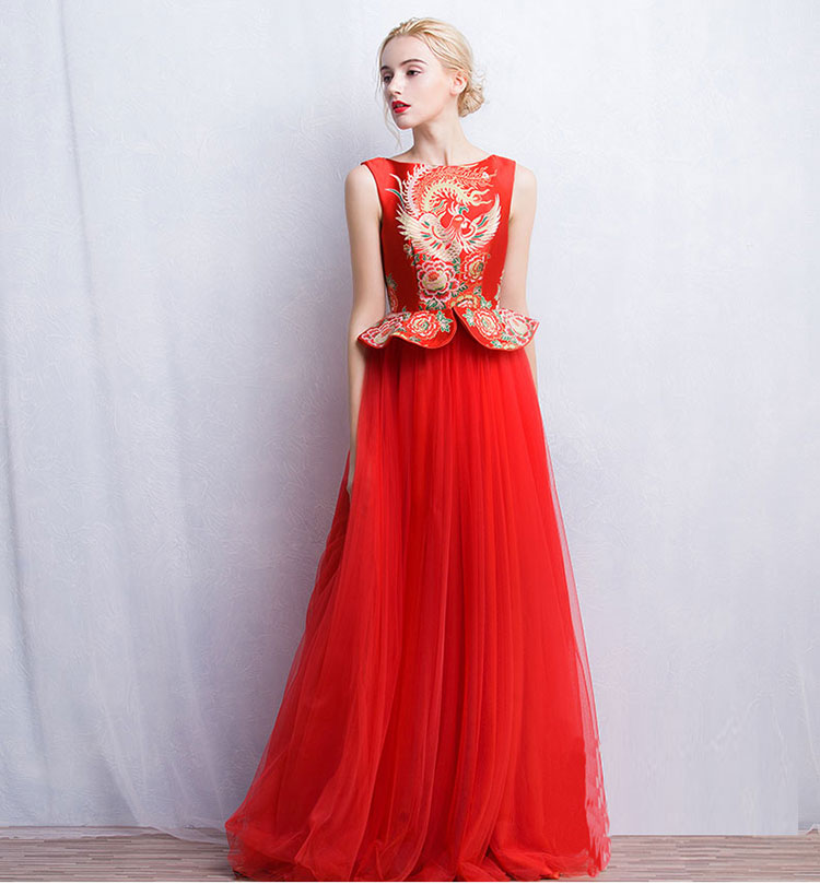 Red chinese wedding dress with phoenix pattern