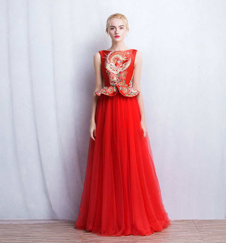 Red chinese wedding dress with phoenix pattern