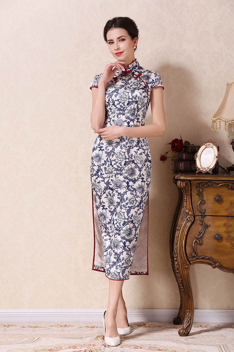 Silk blue-white porcelain cheongsam Silk blue-white porcelain cheongsam