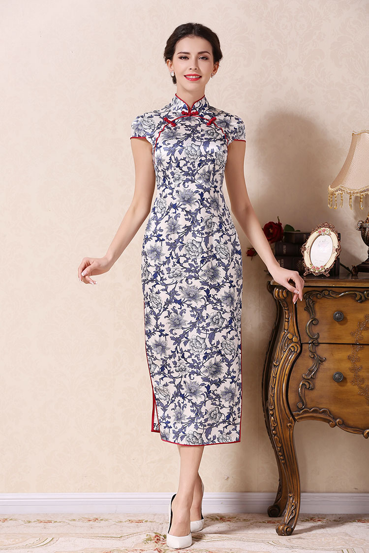 Silk blue-white porcelain cheongsam Silk blue-white porcelain cheongsam