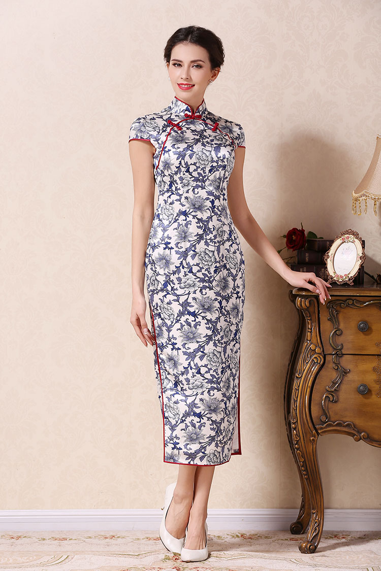 Silk blue-white porcelain cheongsam Silk blue-white porcelain cheongsam