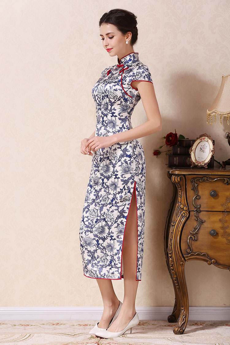 Silk blue-white porcelain cheongsam Silk blue-white porcelain cheongsam