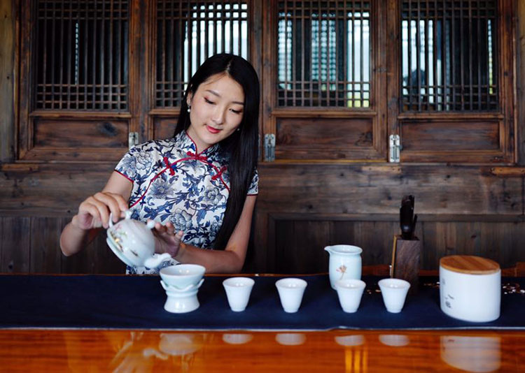 Silk blue-white porcelain cheongsam dress