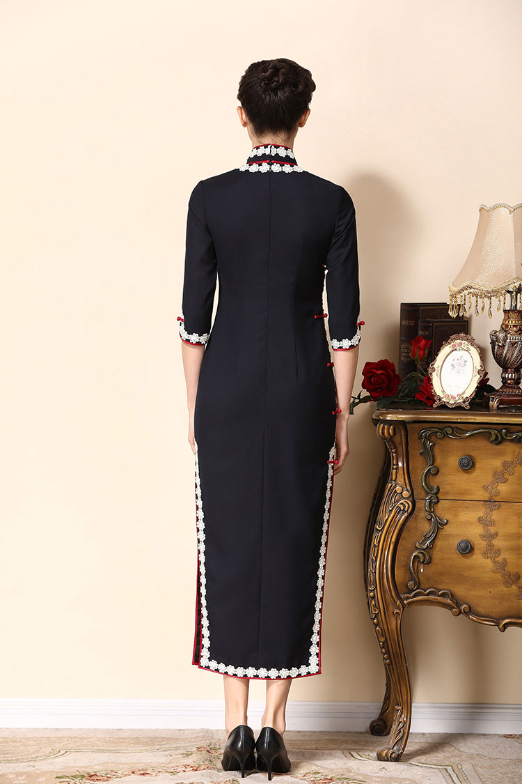 Dark blue wool cheongsam with lace piping