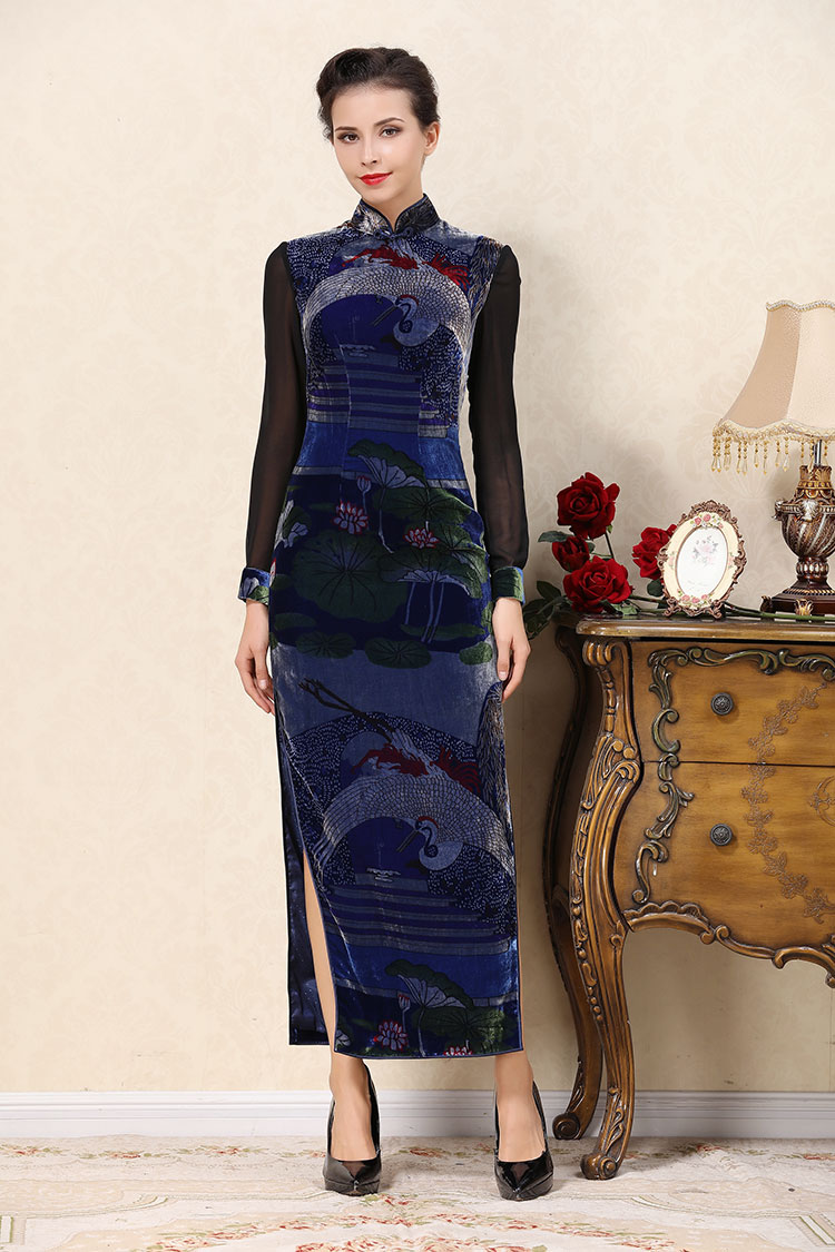 Blue velvet cheongsam dress with crane pattern