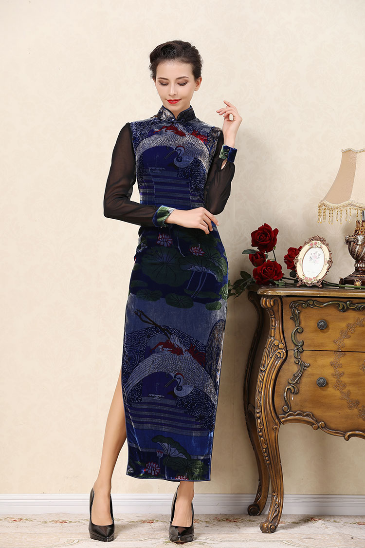 Blue velvet cheongsam dress with crane pattern