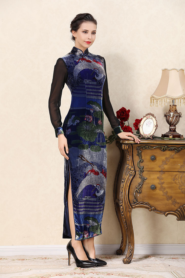 Blue velvet cheongsam dress with crane pattern
