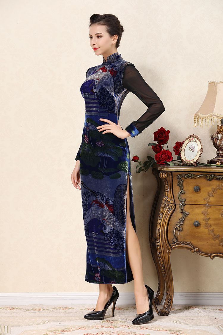 Blue velvet cheongsam dress with crane pattern