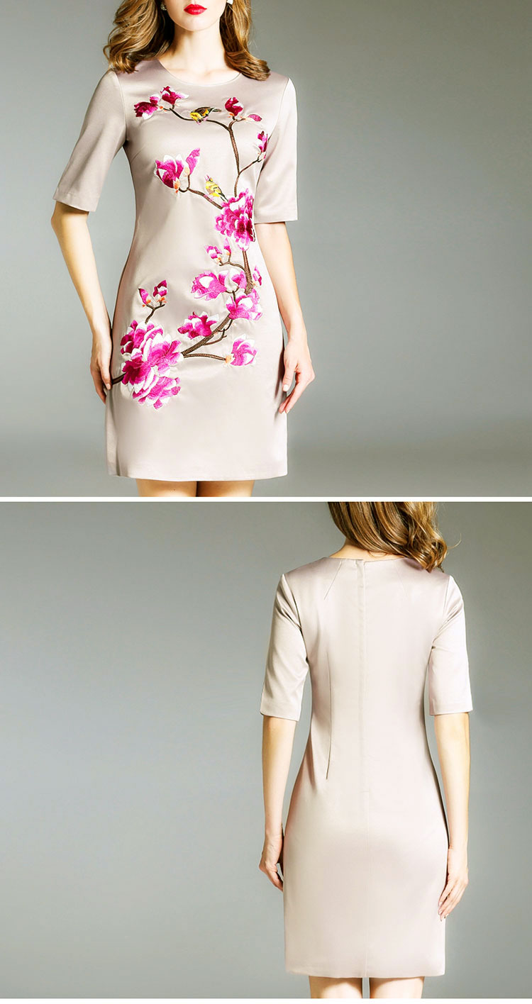 Beige short skirt with plum blossom embroidery