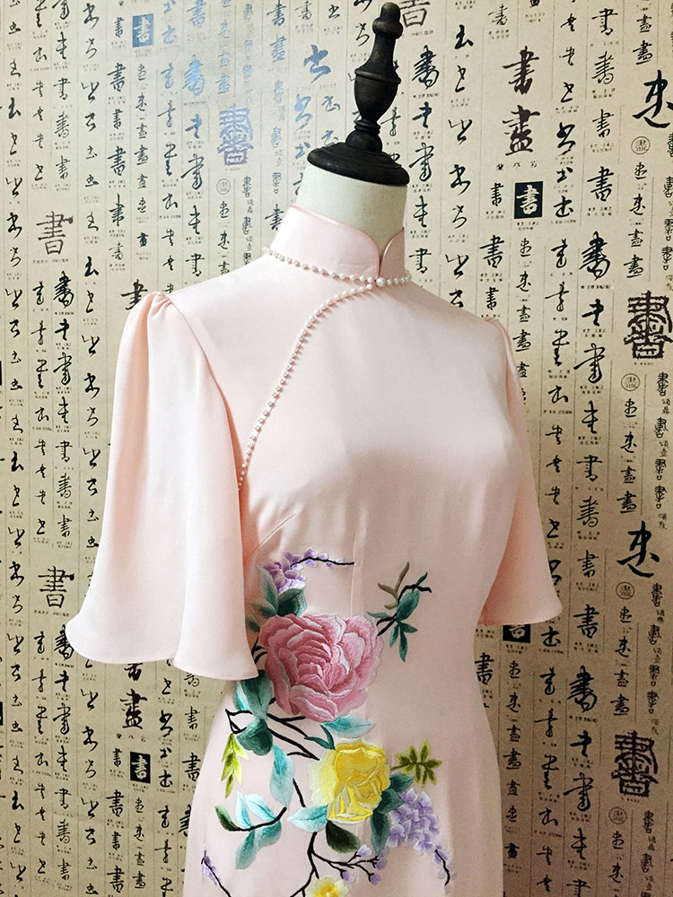 Pink silk cheongsam drss with embroidery