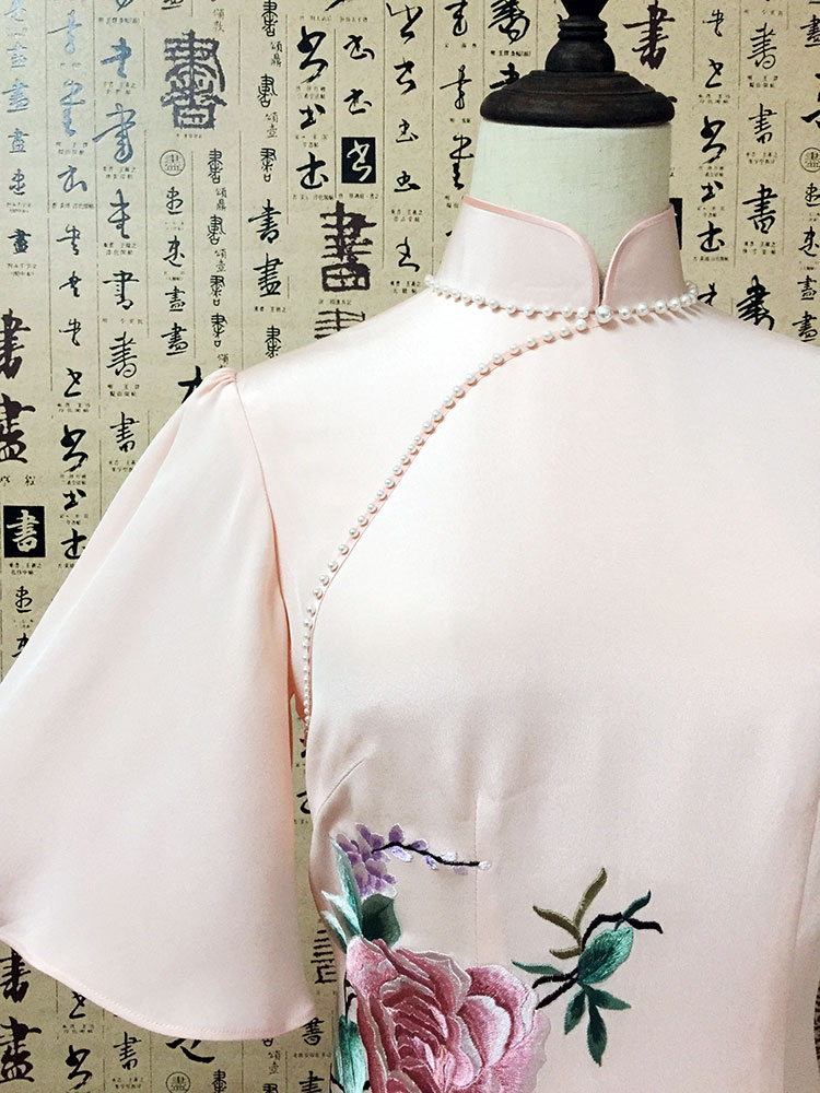 Pink silk cheongsam drss with embroidery