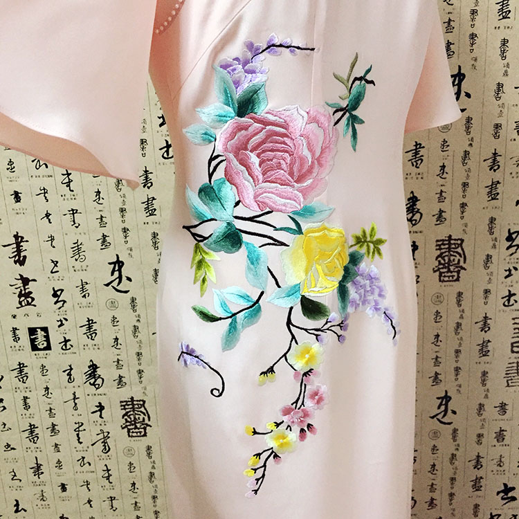 Pink silk cheongsam drss with embroidery